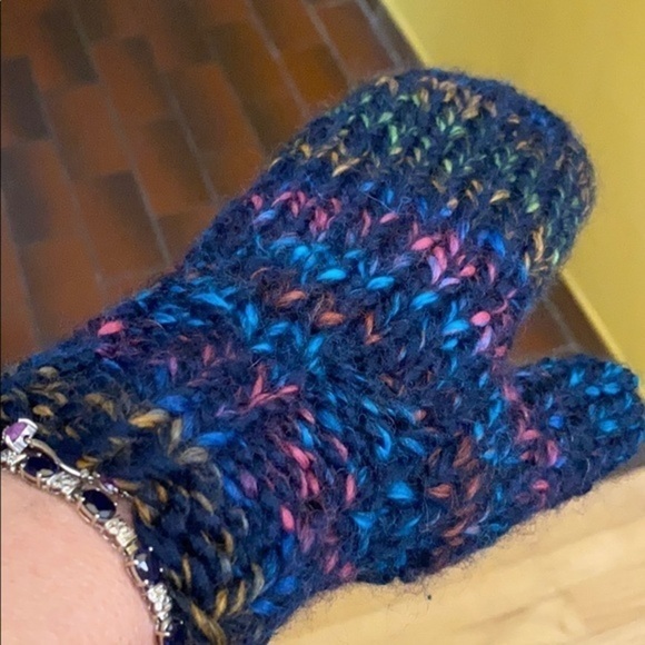 Hand knit bulky mittens - Picture 1 of 7